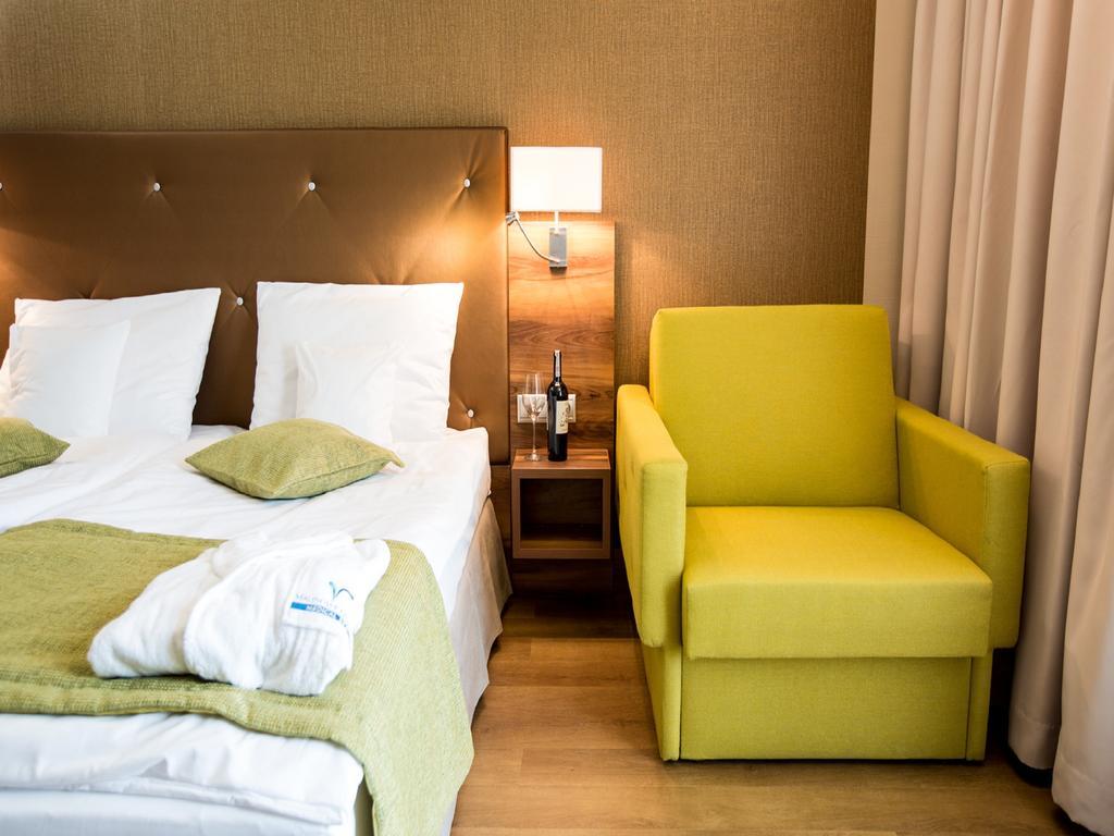 Mineral Hotel Malinowy Raj Солец-Здрой Екстериор снимка